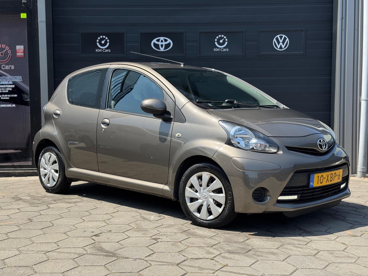 Toyota Aygo - 1.0 VVT-i Aspiration - Lage Km N.a.p. - 3e Eigenaar - 5 Deurs - LED - - AutoWereld.nl