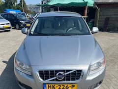 Volvo V70 - 2.0 T5 LEER LM VELGEN ECC STOELVERWARMING ETC ETC