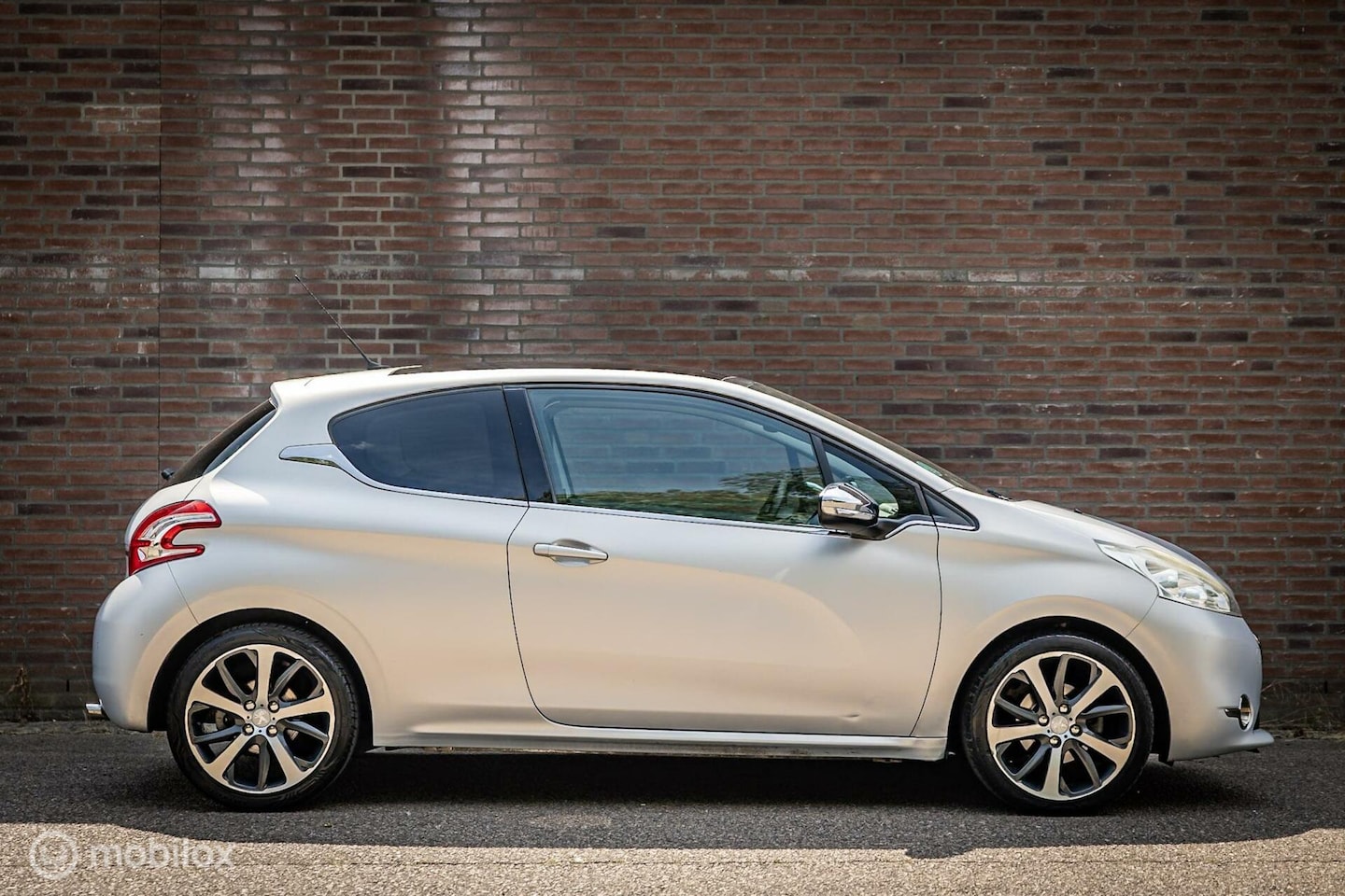 Peugeot 208 - 1.6 VTi Ice Velvet | Inruilkoopje - AutoWereld.nl