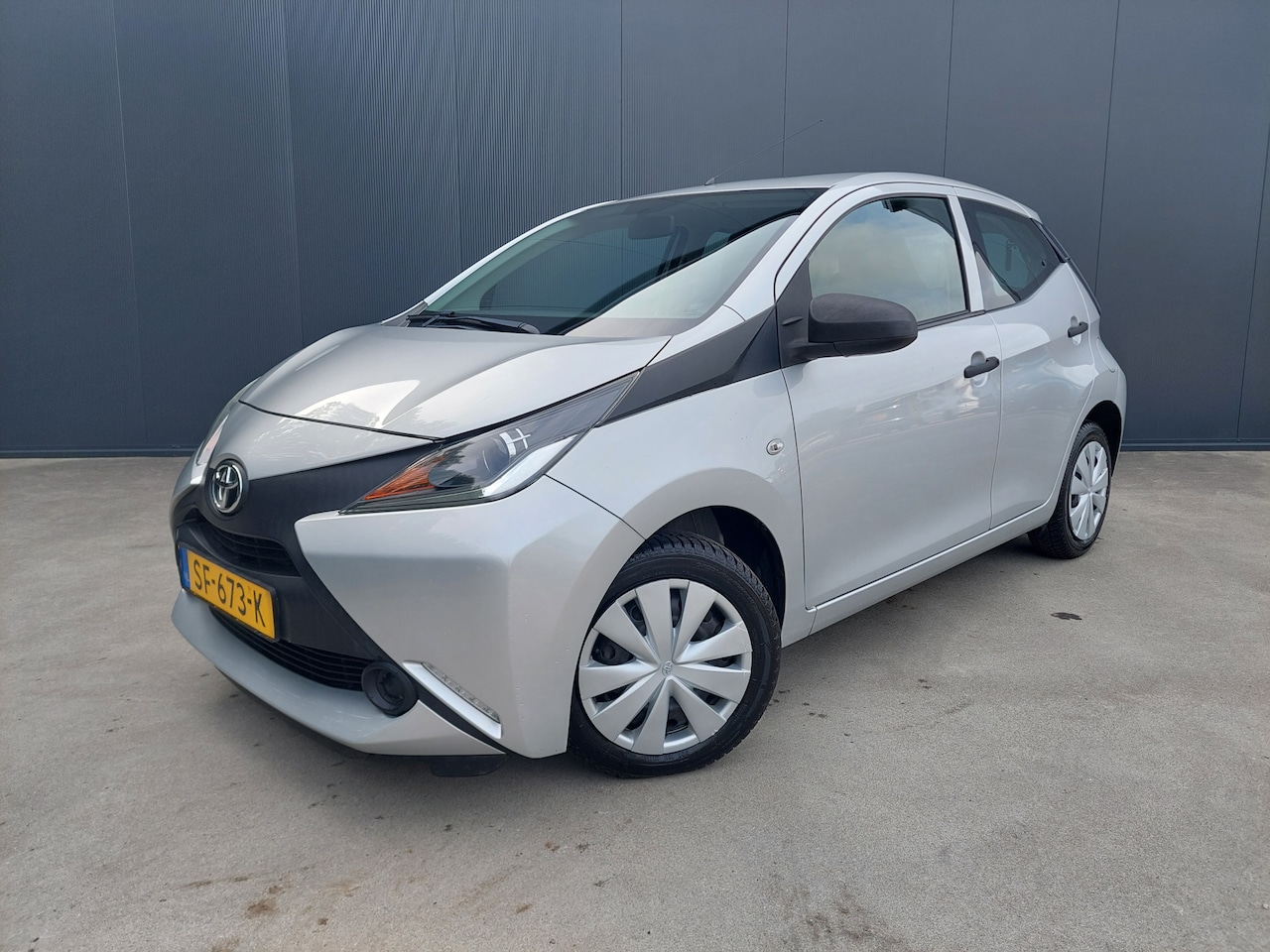 Toyota Aygo - 1.0 VVT-i x-fun NL AUTO LED CRUISE AIRCO TREKHAAK - AutoWereld.nl