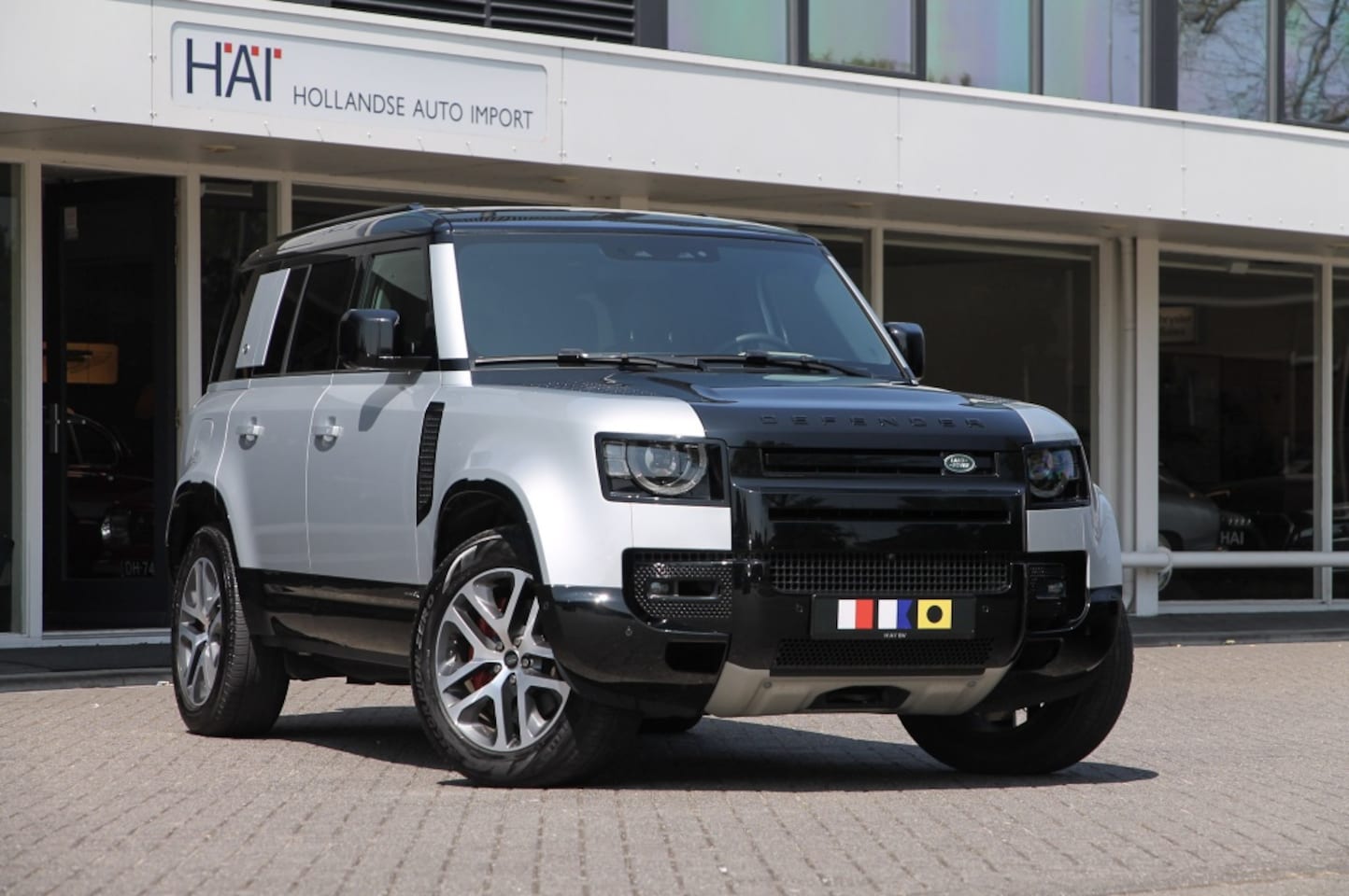 Land Rover Defender 110 - 2.0 P400e 110 X I 6 Persoons I Pano I Trekhaak I - AutoWereld.nl