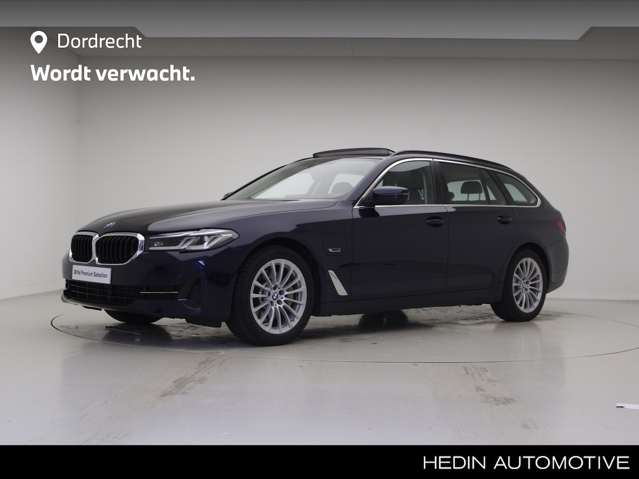 BMW 5-serie Touring - 530e xDrive | Panorama | HiFi | Laserlight | Head-Up | Camera - AutoWereld.nl