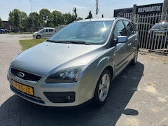 Ford Focus Wagon - 1.6-16V First Edition
