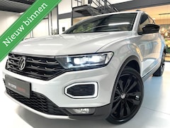 Volkswagen T-Roc - 1.5 TSI Sport Black Style/ Camera/ 19''LMV/ Virtual Dashboard/ CarPlay