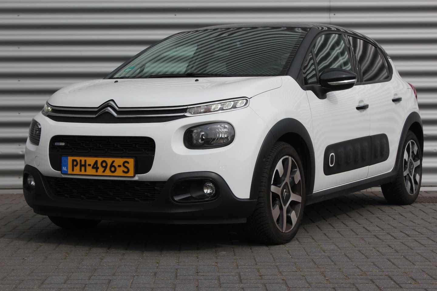 Citroën C3 - Citroën 1.2 PURETECH 110PK SHINE AUTOMAAT / NAVI / CLIMA / LED / PDC / CAMERA / 17" LMV / - AutoWereld.nl