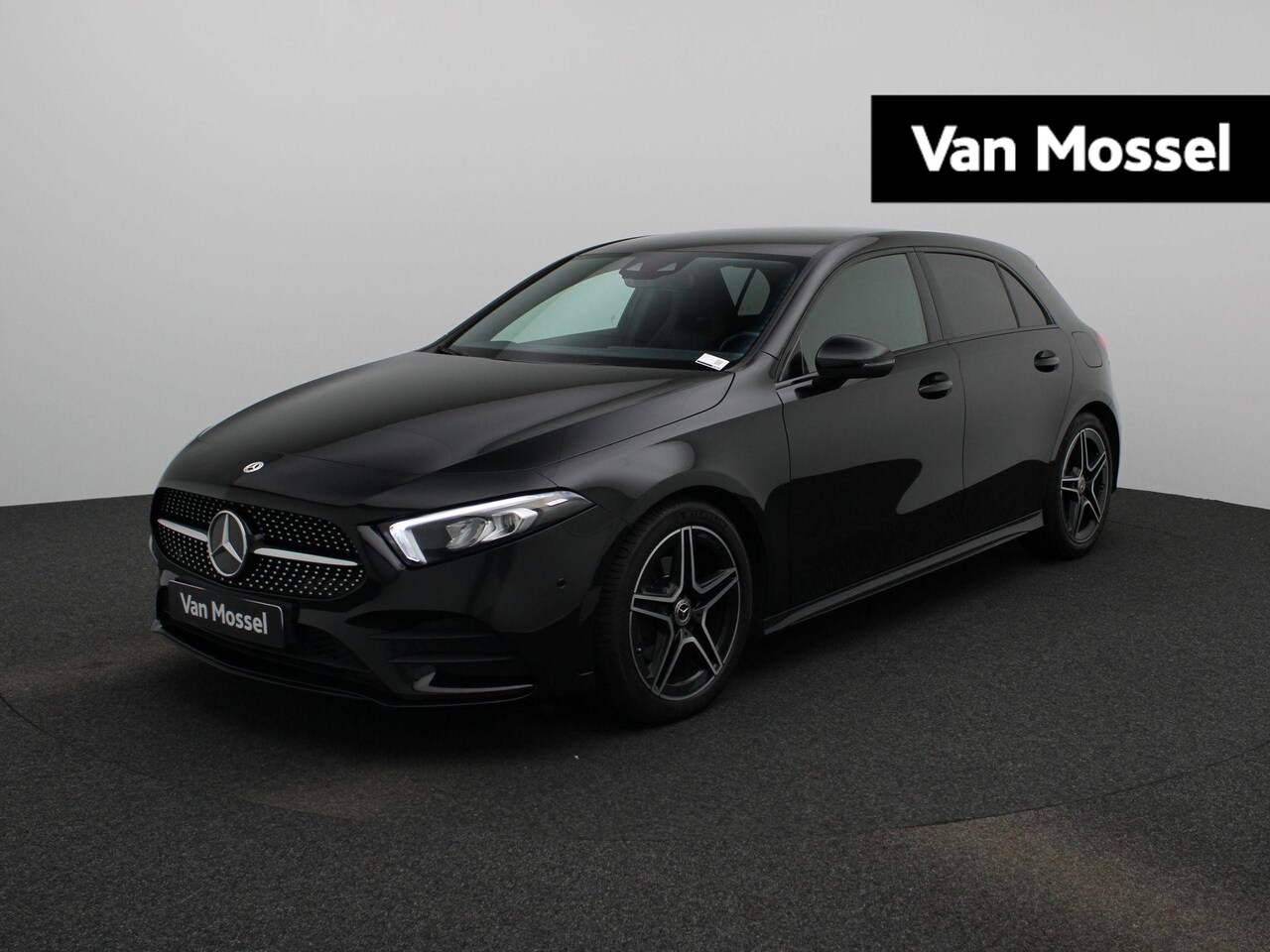 Mercedes-Benz A-klasse - 180 Business Solution AMG | Navigatie | Camera | Stoelverwarming | LED Verlichting | - AutoWereld.nl