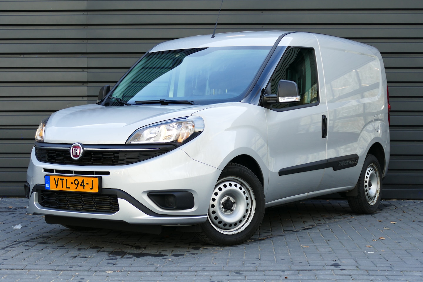 Fiat Doblò Cargo - 1.6 MJ 105PK L1H1 TREKKING / NAVI / AIRCO / DAB / BLUETOOTH / CRUISECONTROL / 1E EIGENAAR - AutoWereld.nl