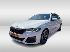 BMW 5-serie Touring - 530e Business Ed. M Sport / Trekhaak / Panoramadak / Head-up / 19'' / Laser LED / Sfeerver