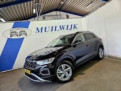 Volkswagen T-Roc - 1.5 TSI Life 75 Edition / Trekhaak / Virtual Cockpit / NL Auto