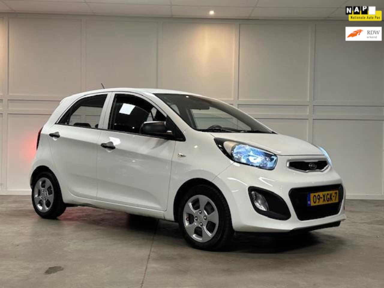 Kia Picanto - 1.0 CVVT / 5 Deurs / Nieuwe APK / 2012 - AutoWereld.nl