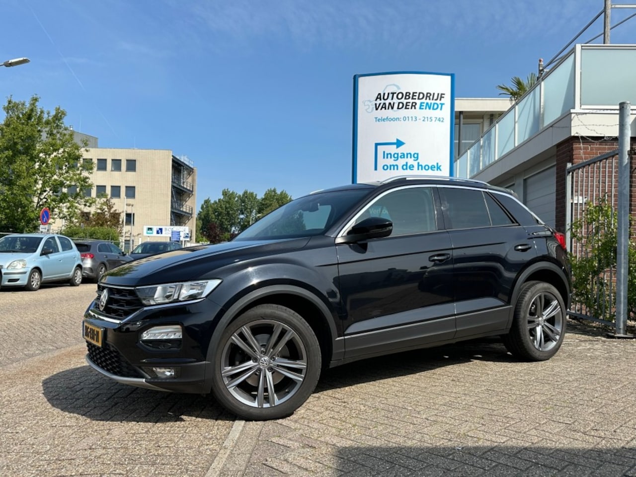 Volkswagen T-Roc - 1.0 TSI Style  Trekhaak  18'' LM velgen  PDC V+A - AutoWereld.nl