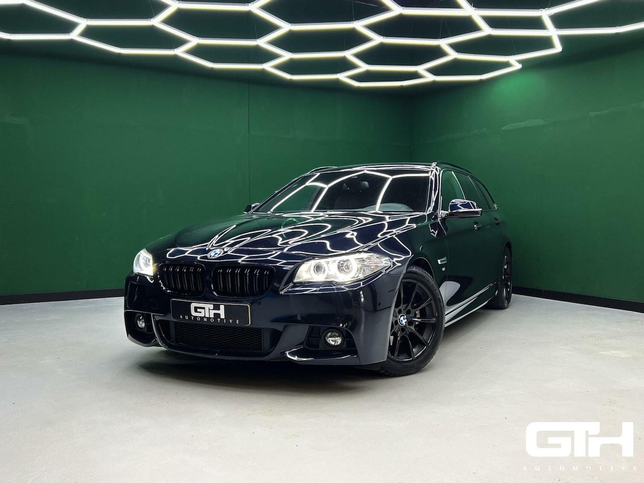 BMW 5-serie Touring - 520i M-Sport | H/K | Virtual | NAP - AutoWereld.nl