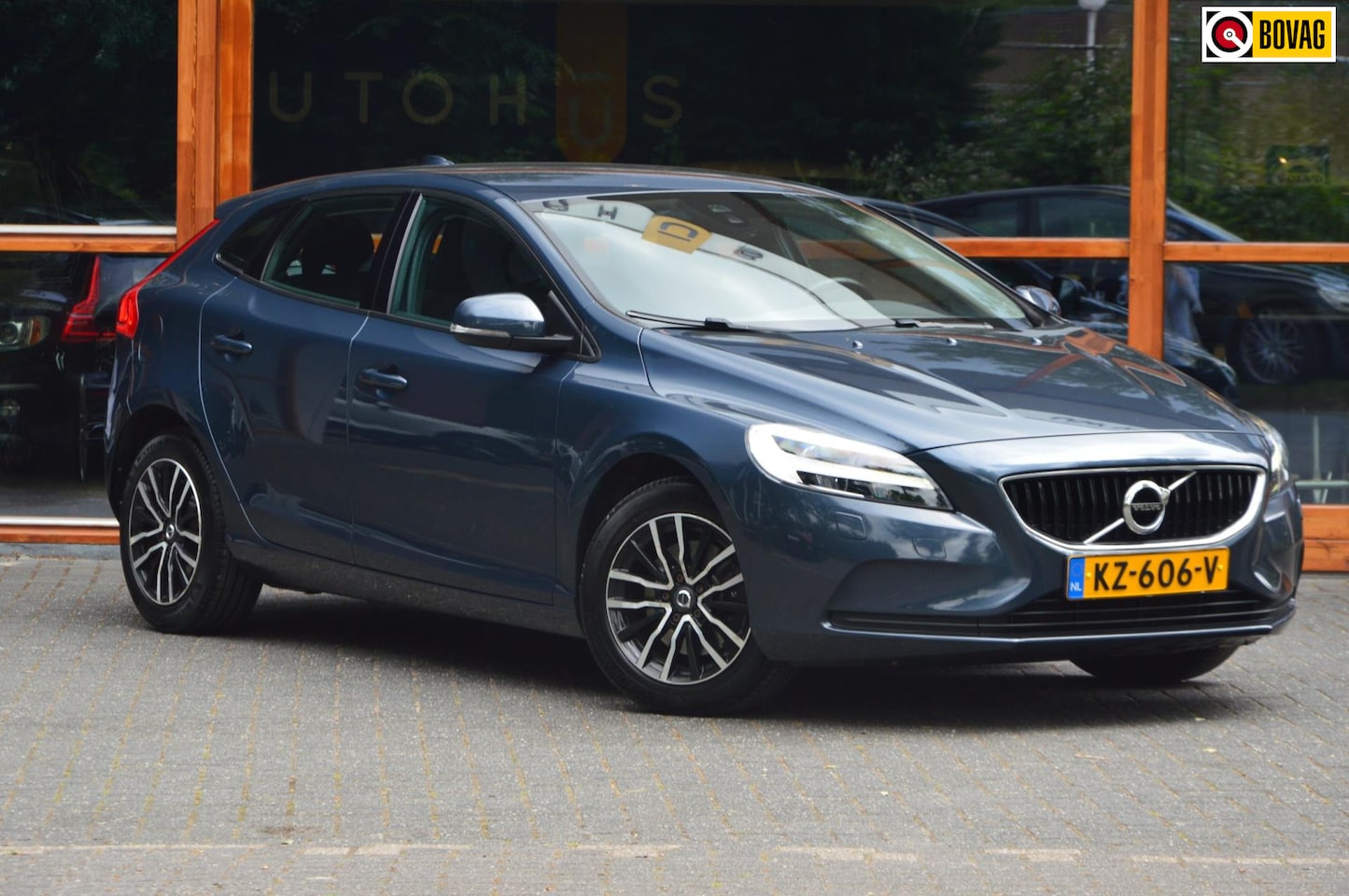 Volvo V40 - T2 | Stoelverwarming | Trekhaak 1500KG| Standkachel | Bluetooth verbinding | Volvo On-Call - AutoWereld.nl