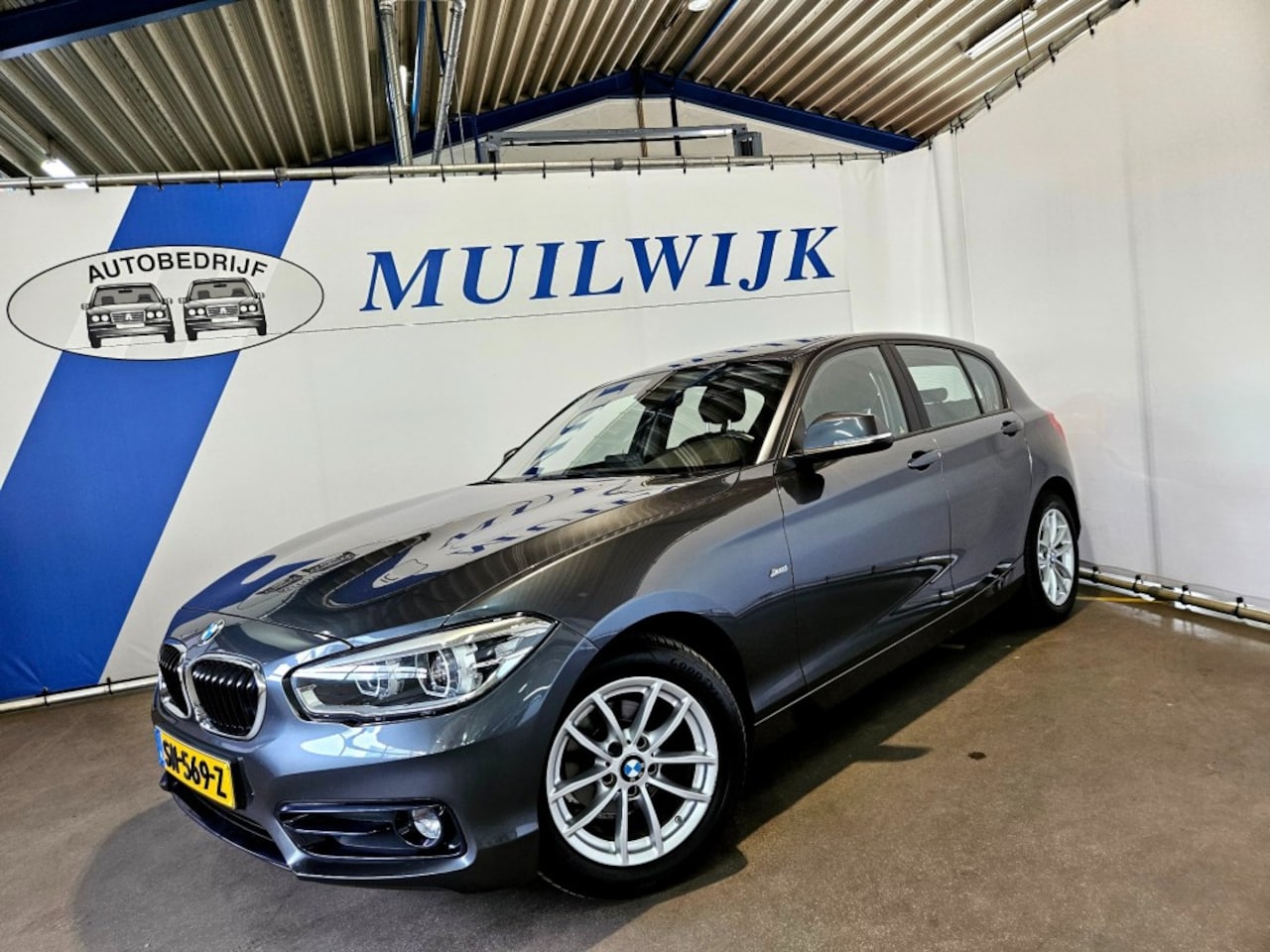 BMW 1-serie - 118i Executive Sport / Sportstoelen / LED / NL Auto - AutoWereld.nl