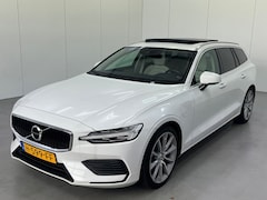 Volvo V60 - 2.0 T8 Twin Engine AWD Momentum Pro / Trekhaak / Panoramadak / Head-Up / Harman Kardon