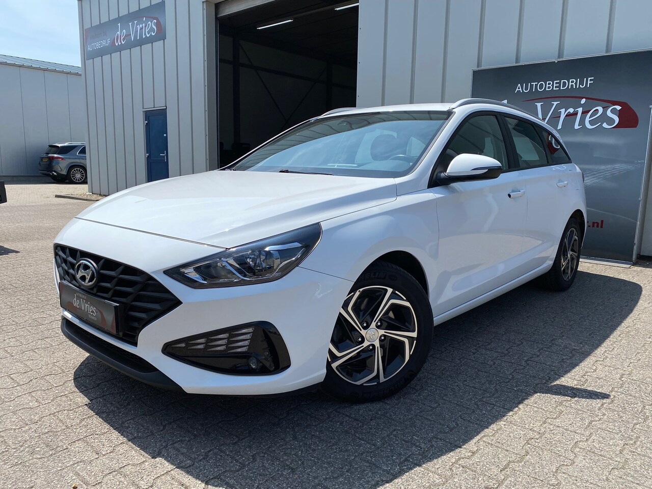 Hyundai i30 Wagon - / Navi / Clima / Cruise / Camera / Apple Carplay - Android Auto / LMV 1.0 T-GDi MHEV Comfo - AutoWereld.nl