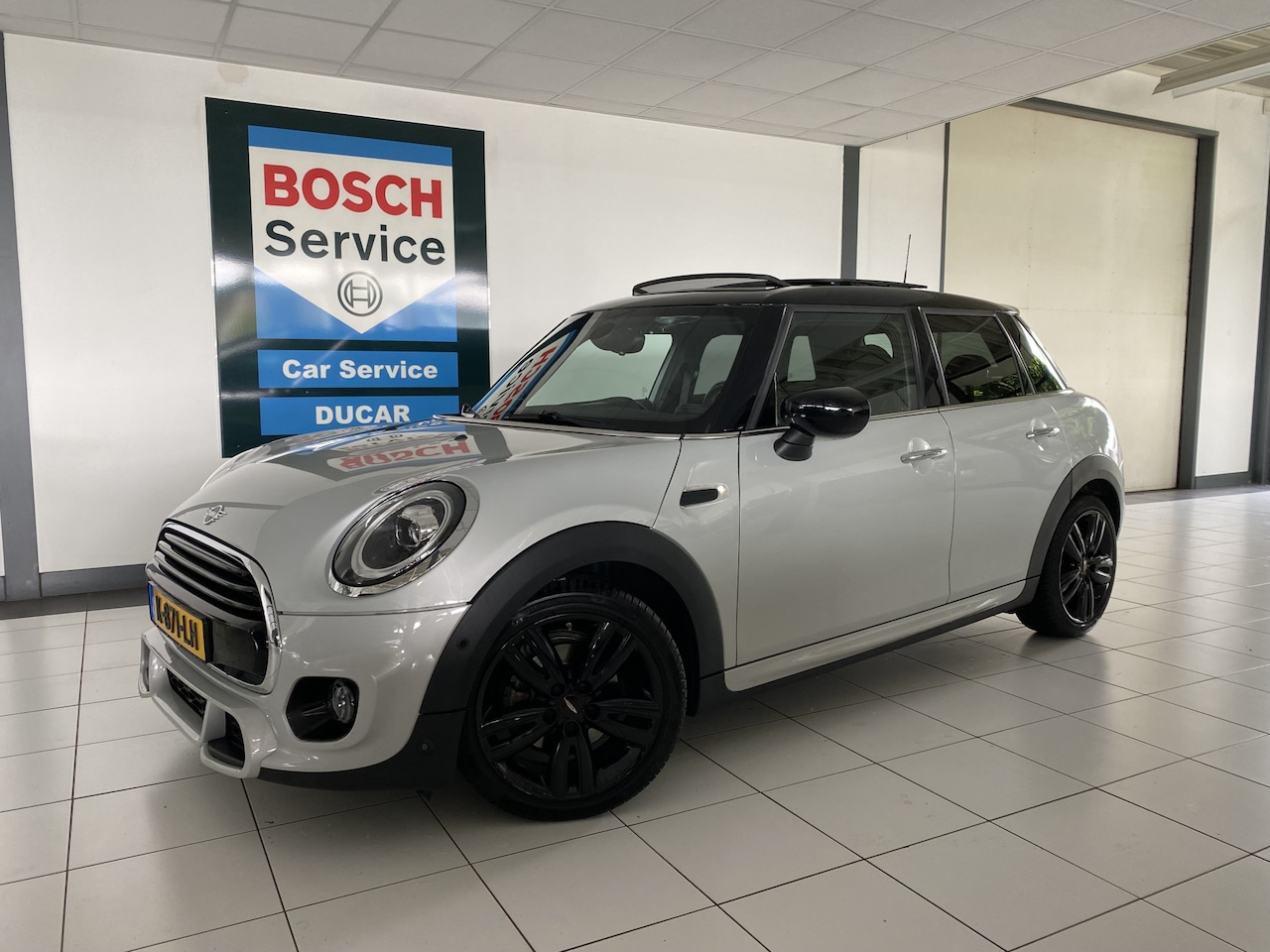 MINI Cooper - Mini 1.5 JCW / Panodak / 5 Drs - AutoWereld.nl