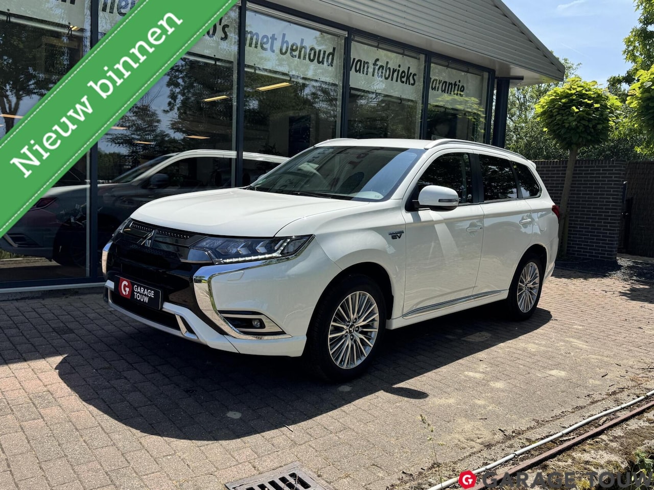 Mitsubishi Outlander - 2.4 PHEV Pure+ Afn.trekhaak + Winterset - AutoWereld.nl