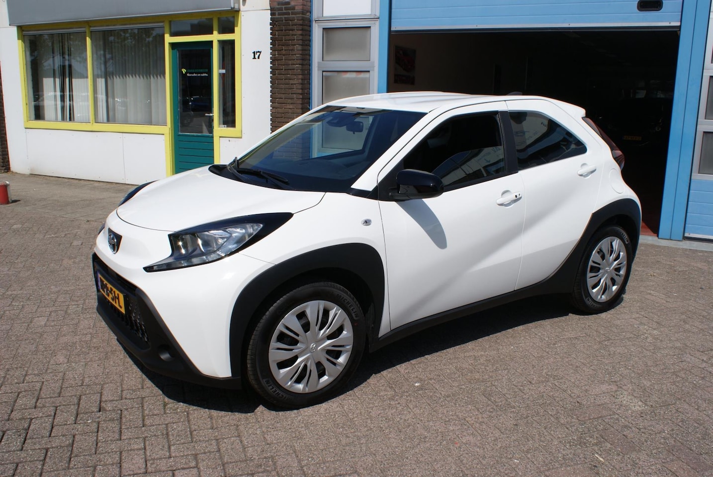 Toyota Aygo X - 1.0 VVT-i MT play 1.0 VVT-i MT Play - AutoWereld.nl