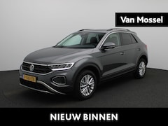 Volkswagen T-Roc - 1.5 TSI Life | APPLE CARPLAY / ANDROID AUTO | PARKEERSENSOREN | AUTOMAAT |