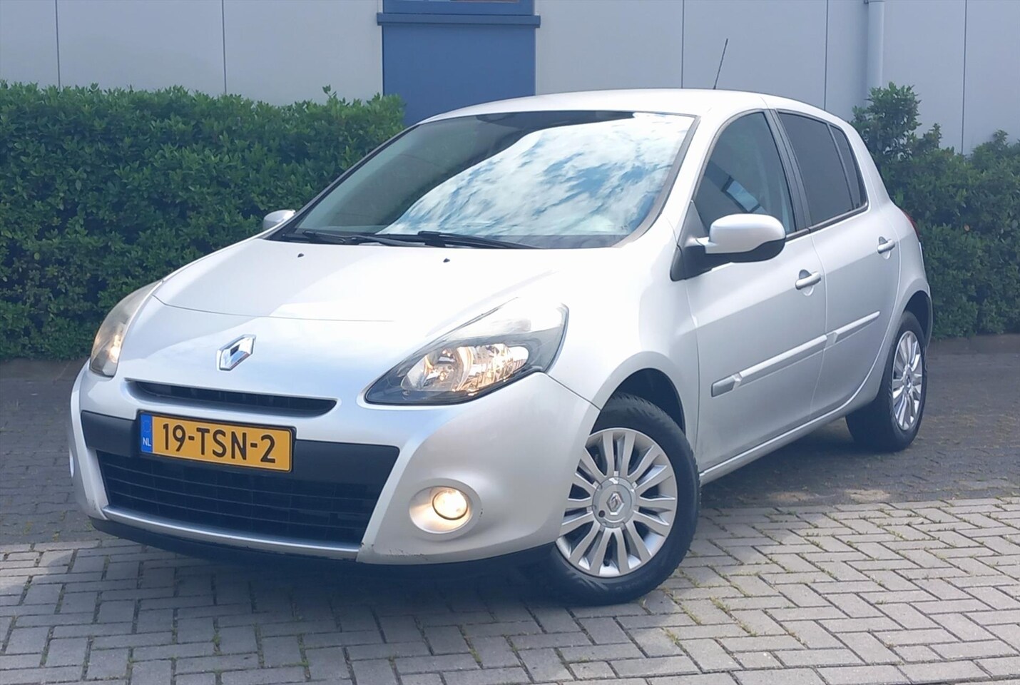 Renault Clio - 1.2 16V 75 pk 5D Authentique Airco - AutoWereld.nl