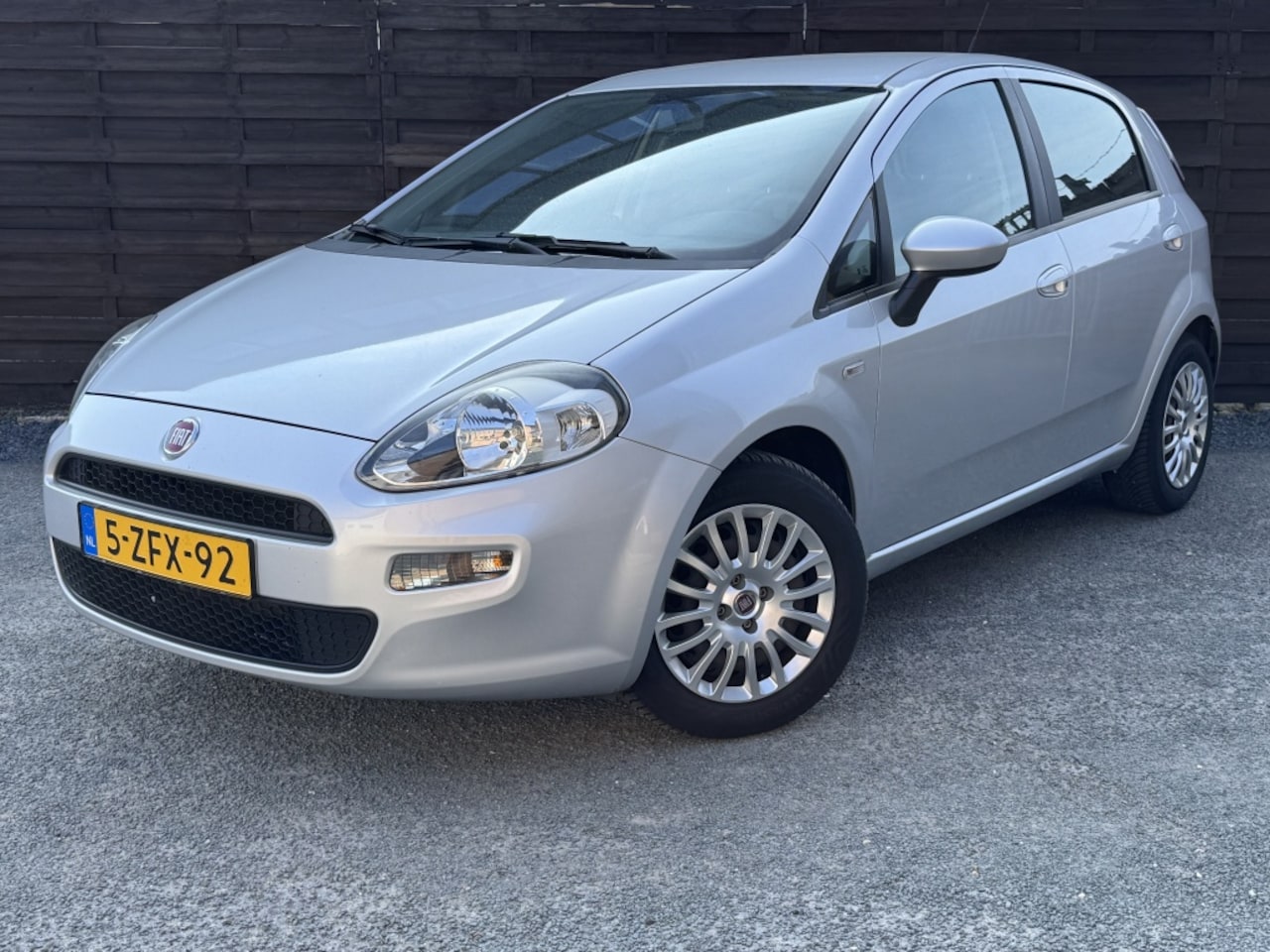 Fiat Punto Evo - 1.2 Pop / Airco / Nieuwe APK / Distributie VV. - AutoWereld.nl
