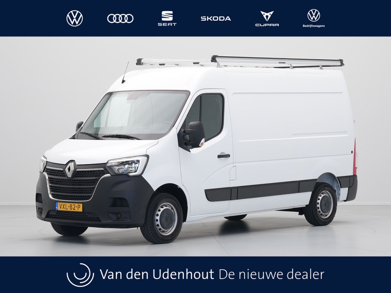 Renault Master - T35 2.3 dCi 135 L2H2 Comfort Navigatie Trekhaak Airco Cruise Carplay Camera - AutoWereld.nl