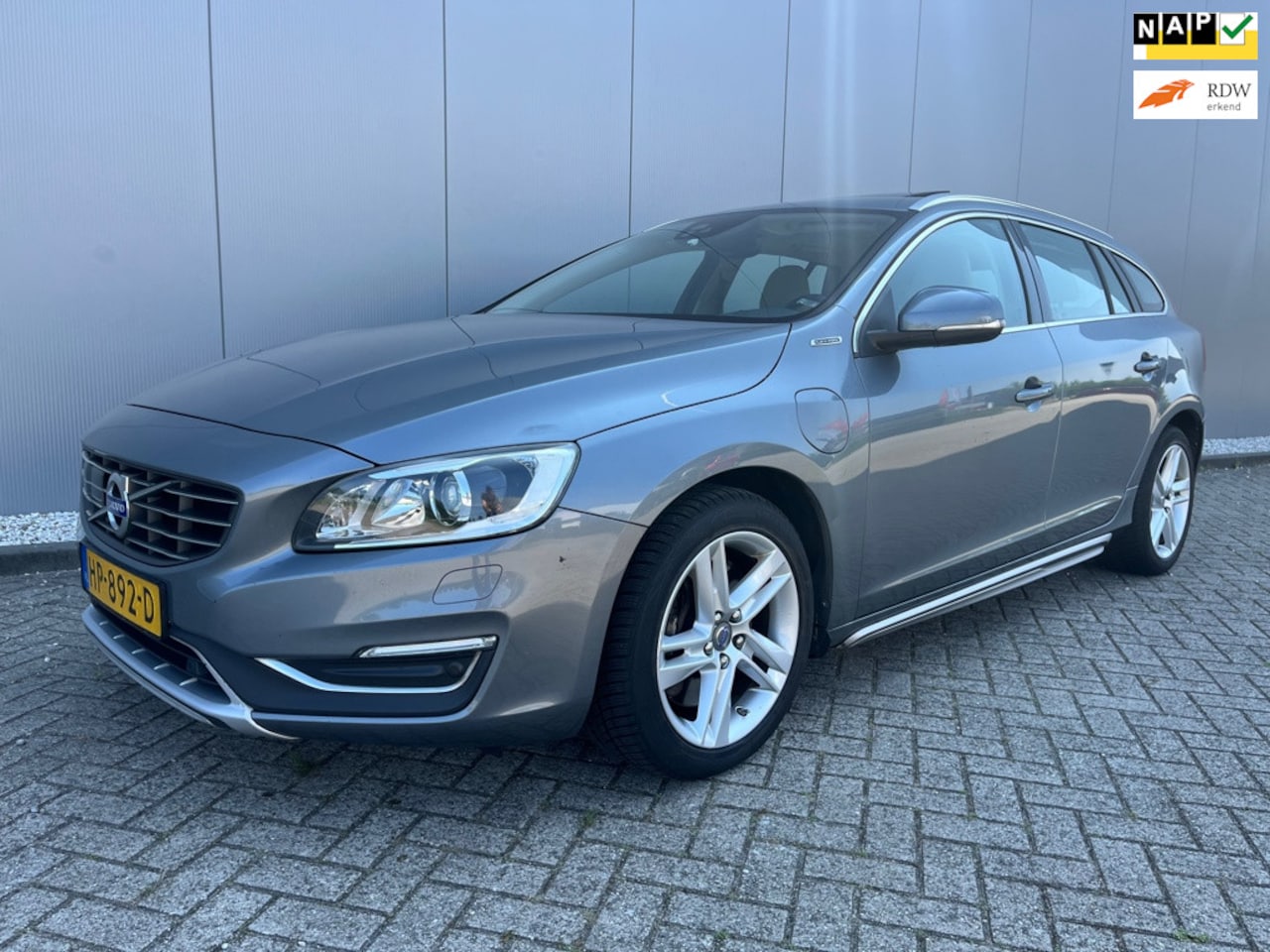 Volvo V60 - 2.4 D5 Twin Engine Special Edition/ Adaptive - AutoWereld.nl