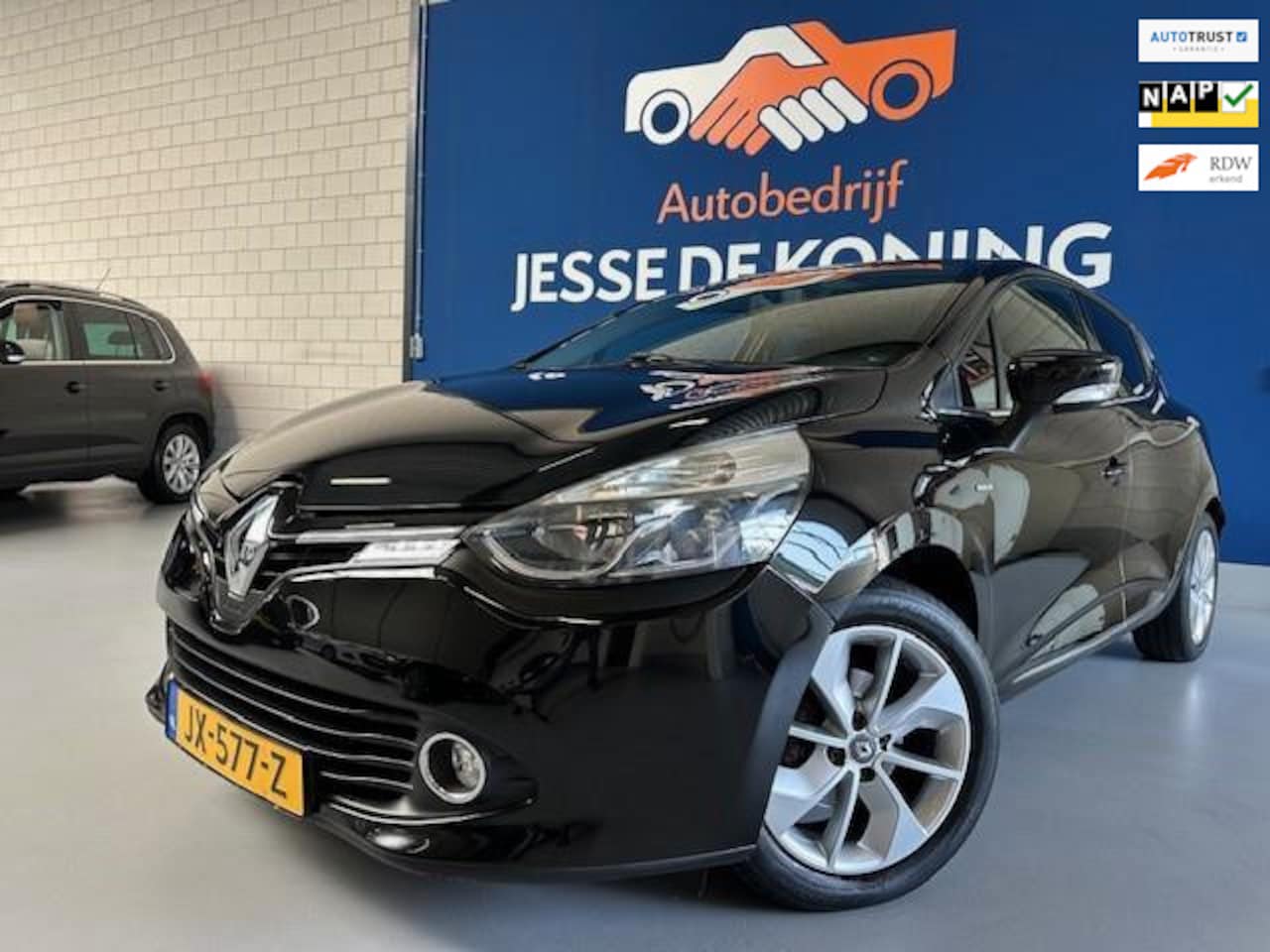 Renault Clio - 0.9 TCe Eco2 Limited.bj.2016.kleur:zwart.Navigatie.Airco.Sportvelgen.Cruise Control.5 deur - AutoWereld.nl