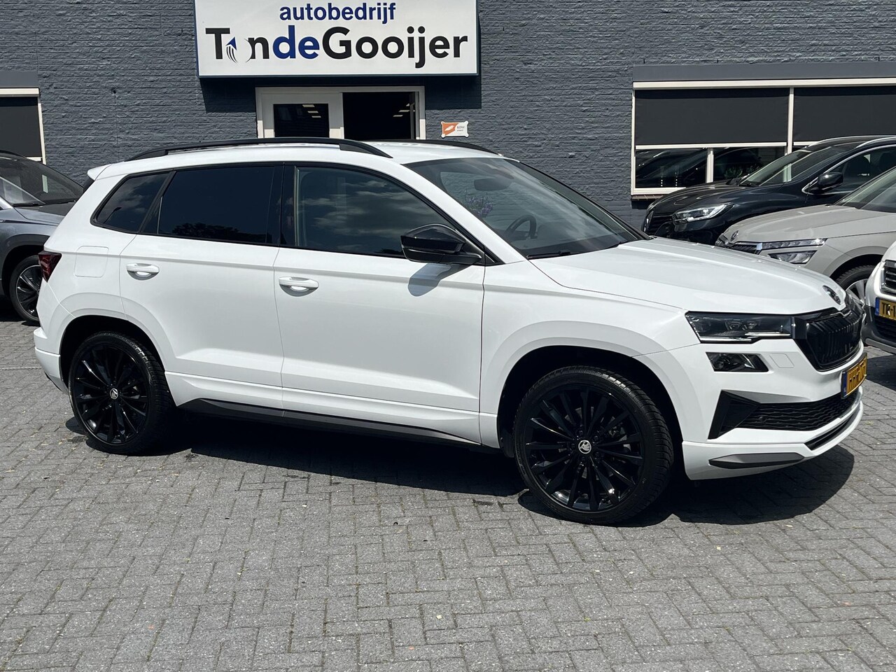 Skoda Karoq - 1.5 TSi DSG ACT Sportline Business | 5 JAAR FABRIEKSGARANTIE | - AutoWereld.nl
