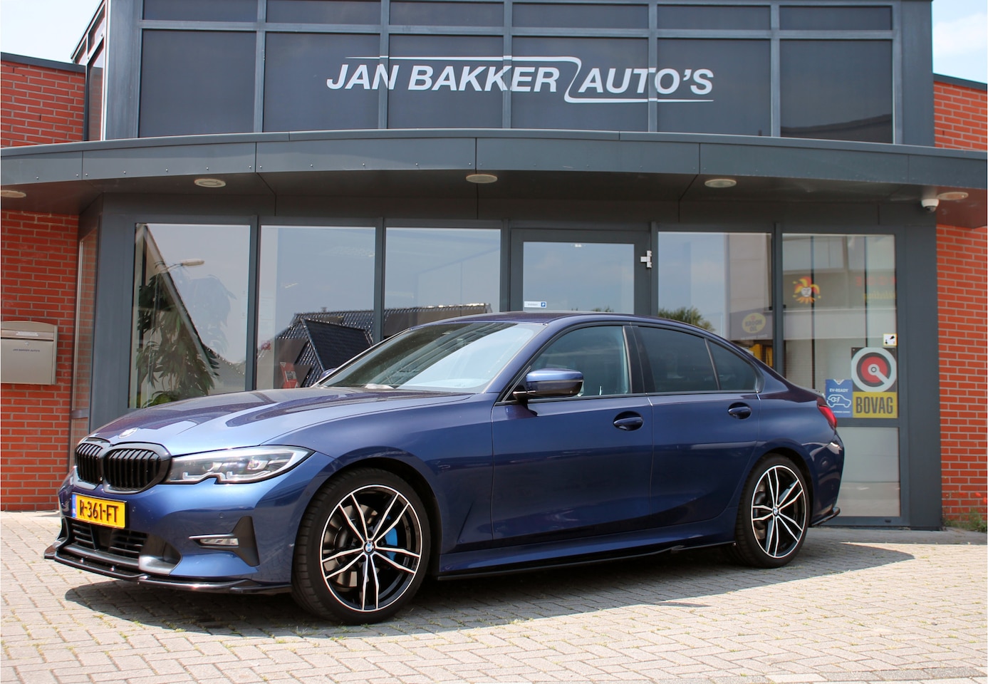 BMW 3-serie - 330i High Executive ✅ SPORT ✅ 360 cam ✅ Trekhaak ✅ 19inch - AutoWereld.nl