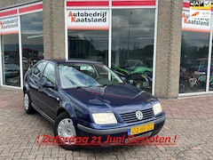 Volkswagen Bora - 1.6 - Automaat - Airco - Nieuwe apk