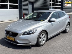 Volvo V40 - 2.0 D4 Momentum Business, Navi, PDC, Cruise