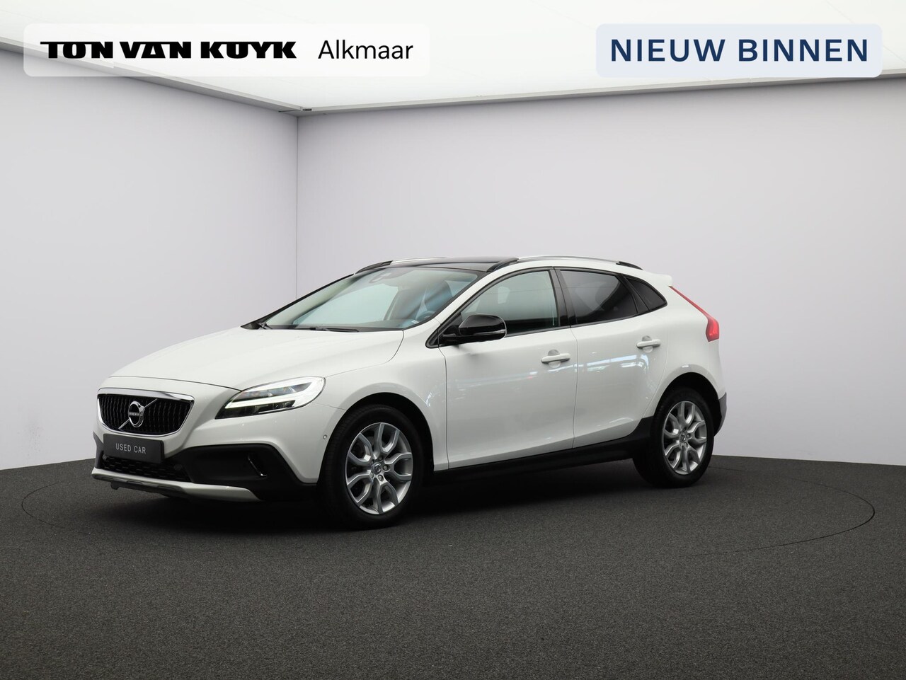 Volvo V40 Cross Country - T3 Automaat Polar+ Luxury / Pan. dak / Leder / Park Assist v+a+camera / Stoelverwarming - AutoWereld.nl