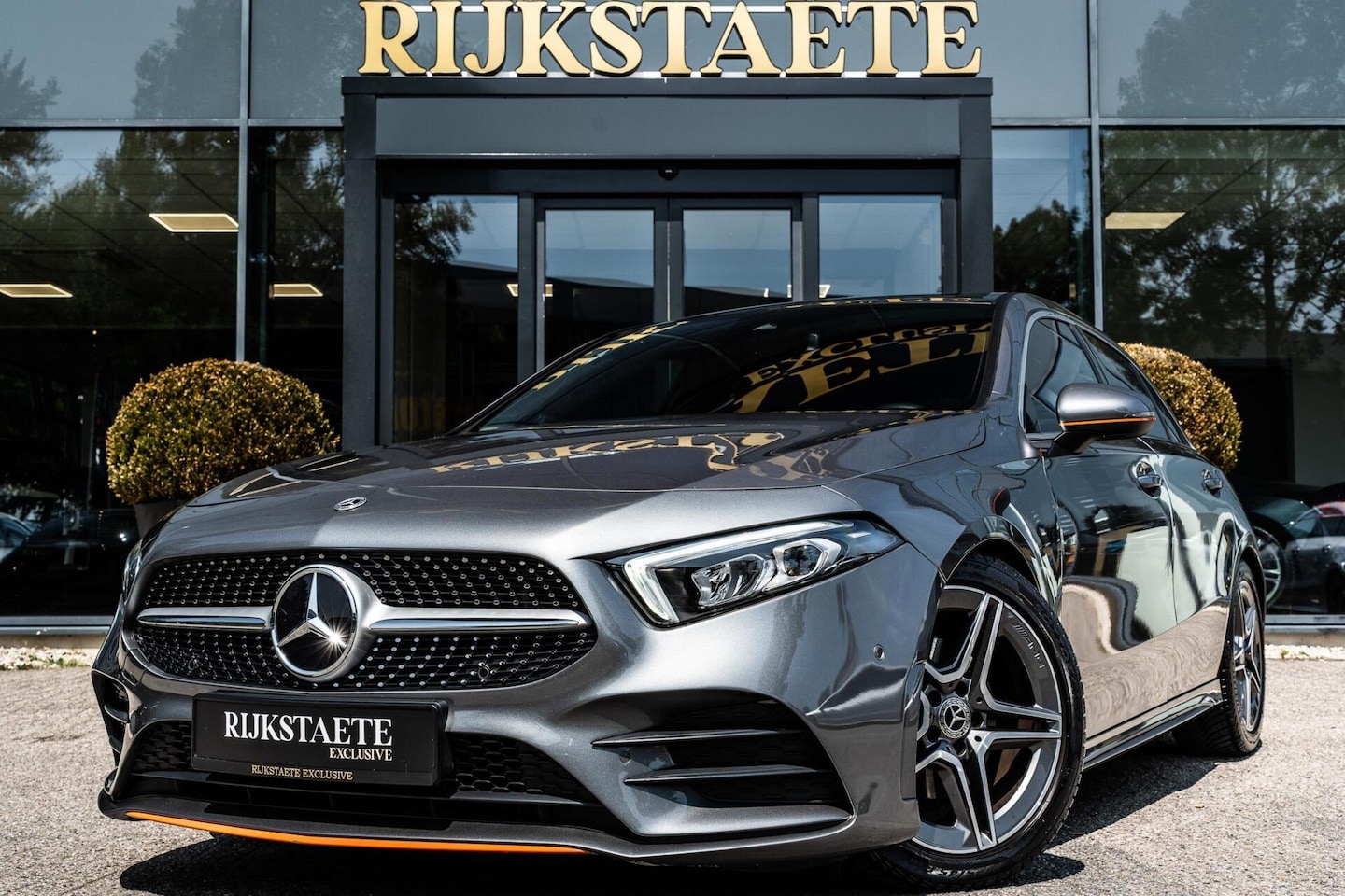 Mercedes-Benz A-klasse - A200 Premium AMG|PANO|BURMESTER|CAMERA|18' - AutoWereld.nl