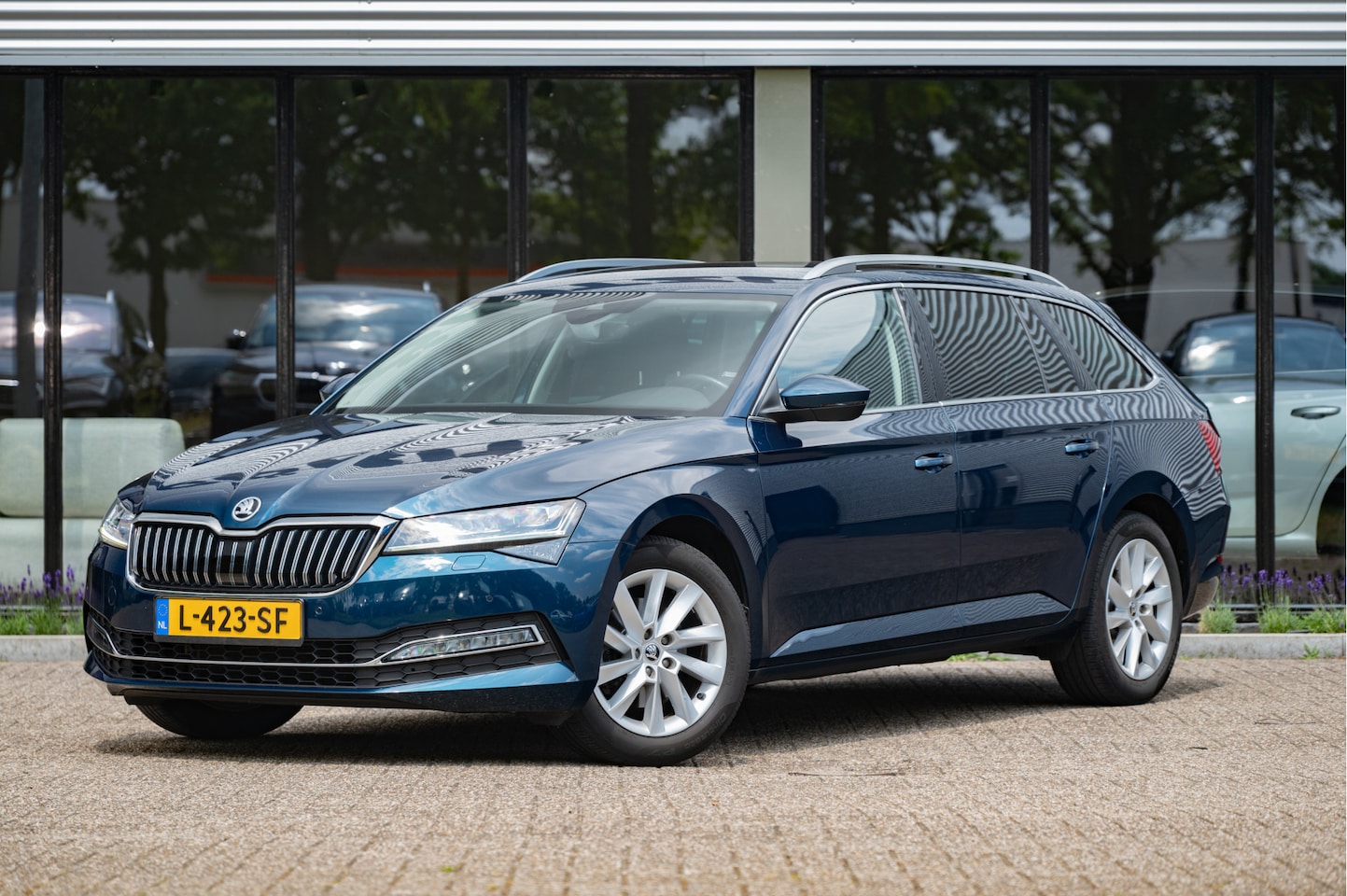 Skoda Superb Combi - 1.5 TSI DSG Style | Navi | Smartlink | LED | Keyless | Elek. best. stoel | Stoel- Stuurver - AutoWereld.nl