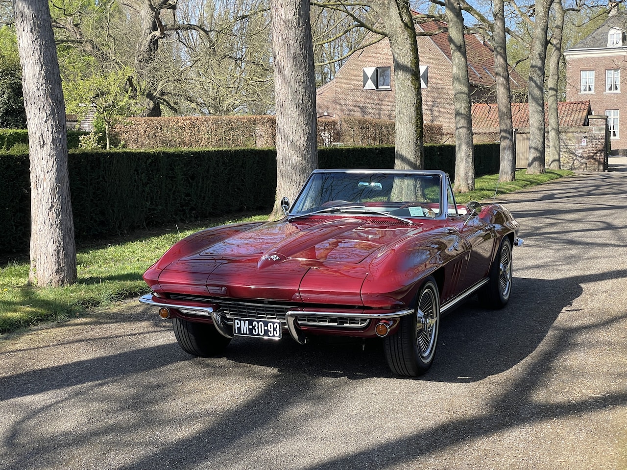 Chevrolet Corvette - STINGRAY C2 / 327CI / POWER STEERING / DUAL EDELBROCK - AutoWereld.nl