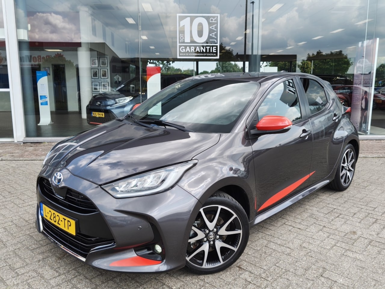 Toyota Yaris - 1.5 Hybrid Executive | Navi | Parkeersensoren | Android Auto - AutoWereld.nl