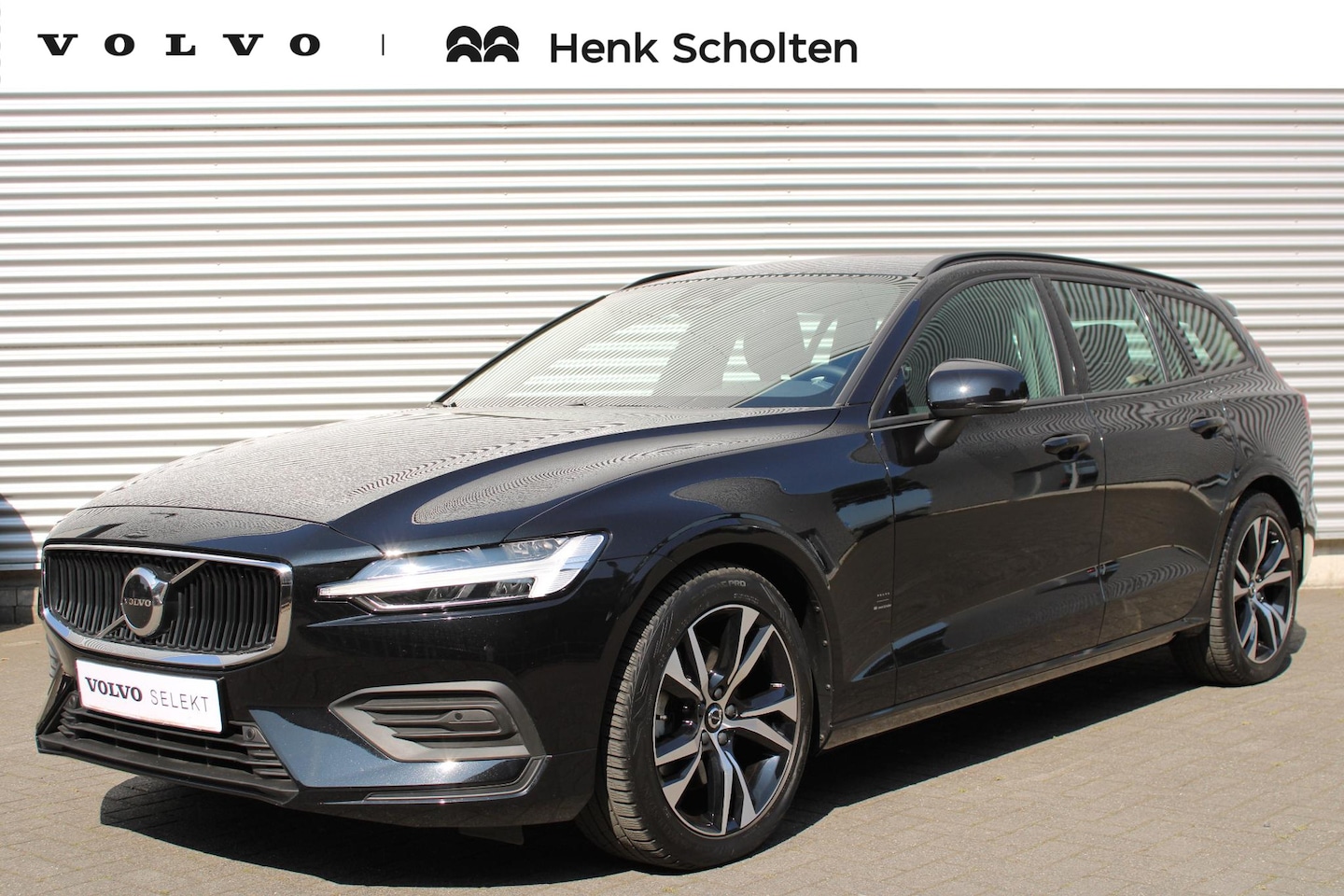 Volvo V60 - 2.0 B3 Essential Edition | Lichtmetalen Velgen 5-Spaaks 18" | Trekhaak Elektrisch Uitklapb - AutoWereld.nl