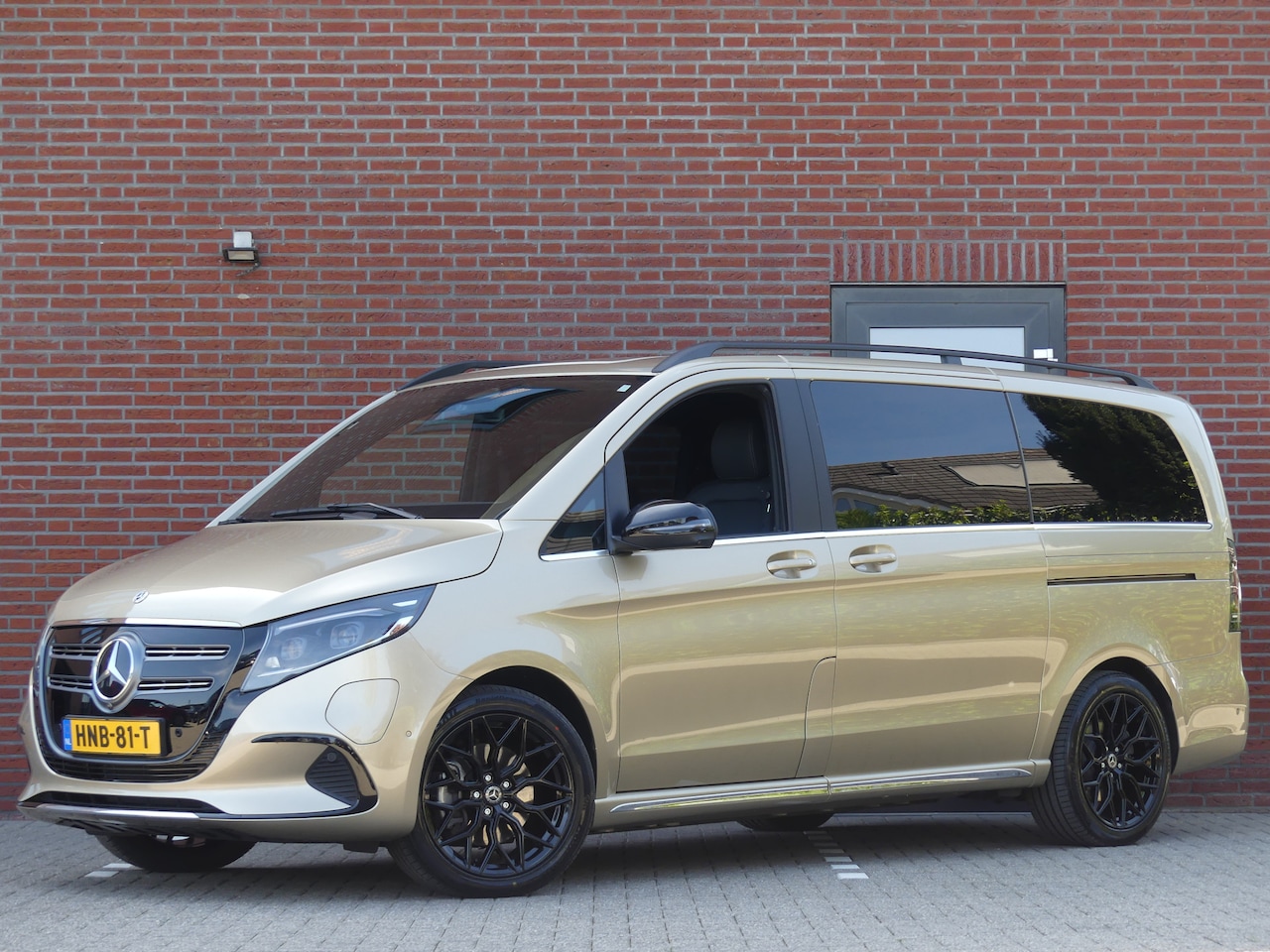 Mercedes-Benz EQV - 300 L2 90 KWH 7Persoons Leer/LED/Camera - AutoWereld.nl