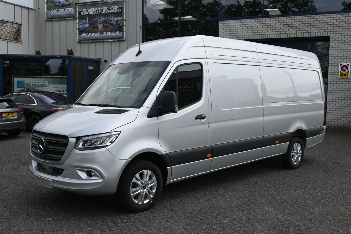 Mercedes-Benz Sprinter - 319 CDI L3H2 Vele opties 3500 kg Trekhaak, MBUX 10.25, Distronic, LED - AutoWereld.nl