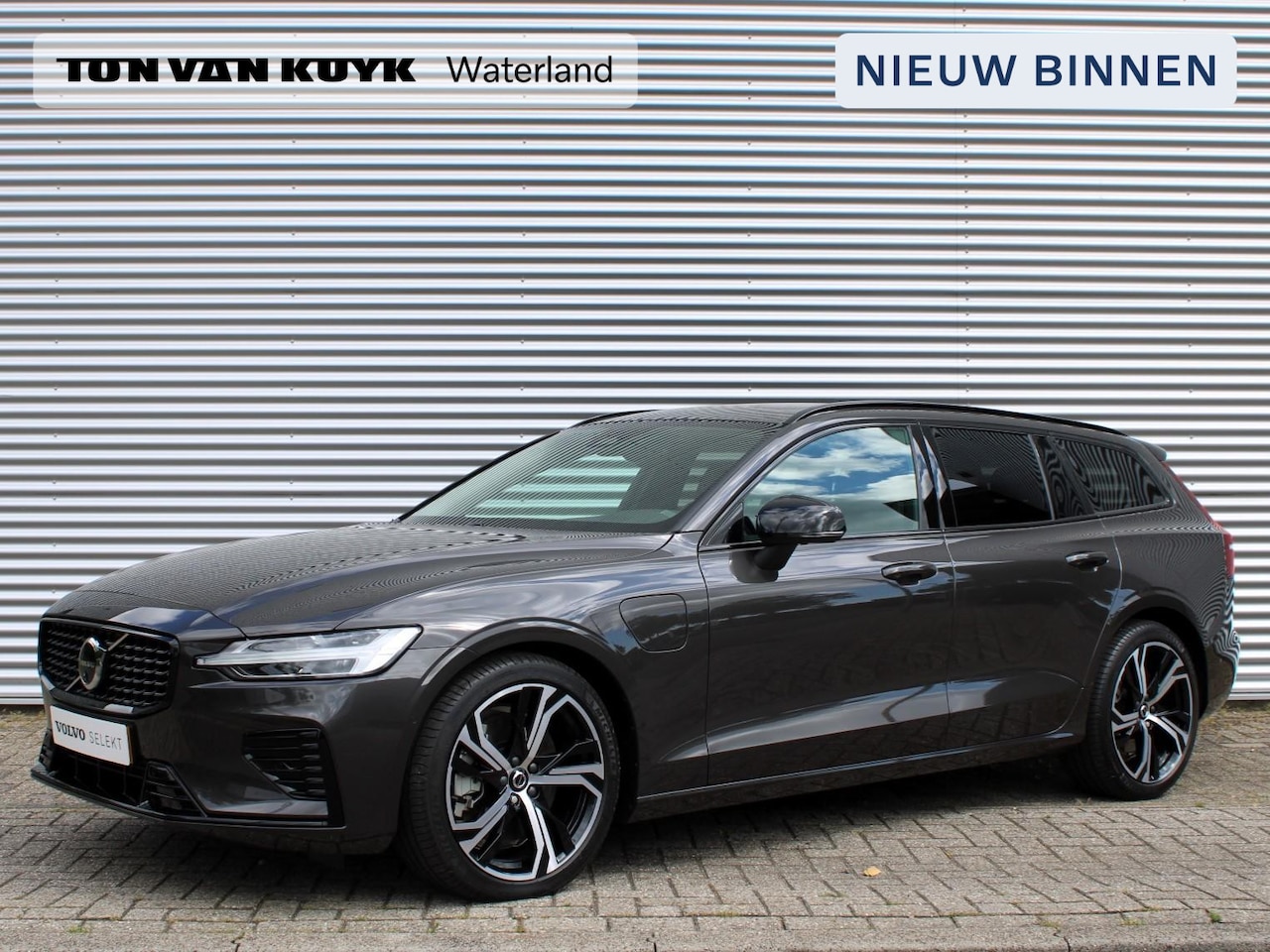 Volvo V60 - 2.0 T6 Plug-in hybrid AWD Plus Dark Automaat / 19" velgen / Harman Kardon / Privacy Glass - AutoWereld.nl