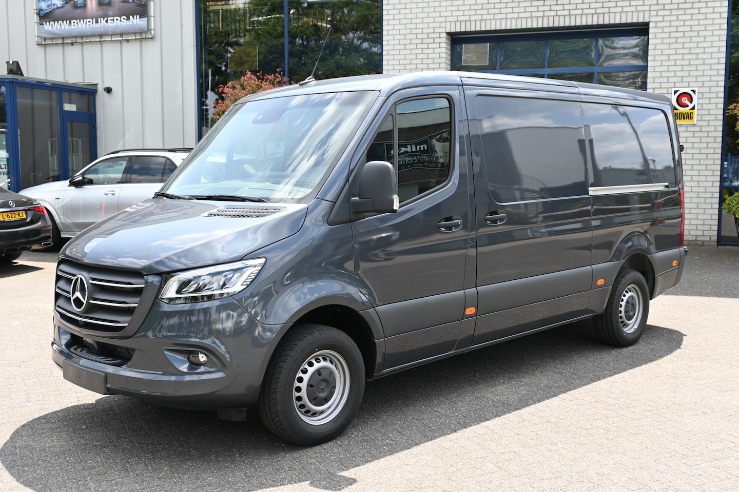Mercedes-Benz Sprinter - 319 CDI L2H1 Vele opties 3500 kg Trekhaak, Luchtvering, Distronic, 2 Schuifdeuren, LED - AutoWereld.nl