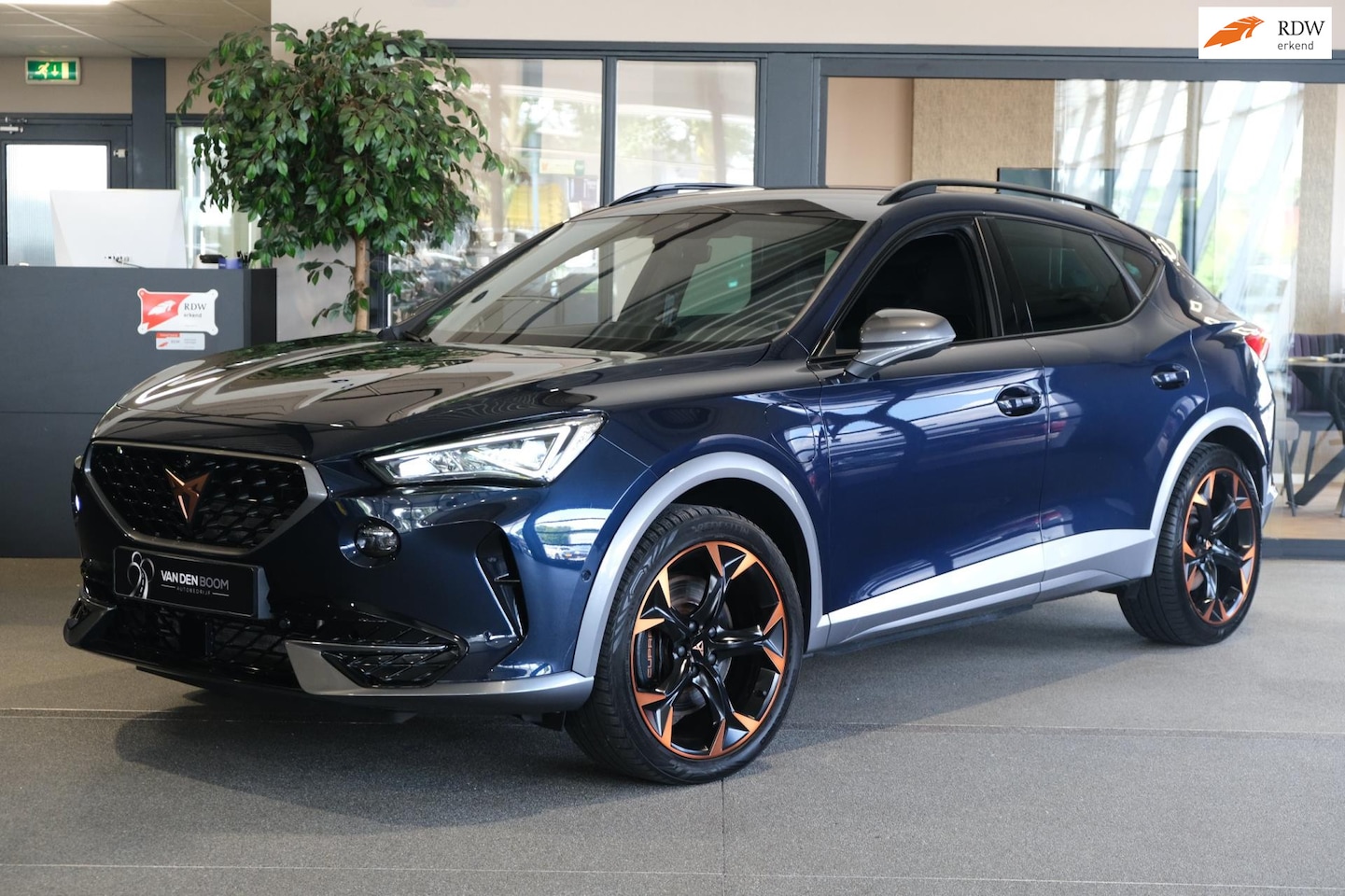 CUPRA Formentor - 1.4 e-Hybrid VZ Copper 245PK Navi 360 Cam Led Leder Keyless - AutoWereld.nl