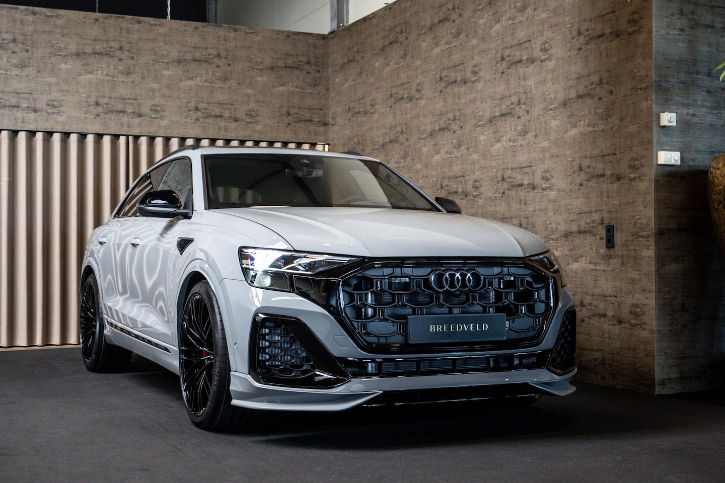 Audi Q8 - 60 TFSI e Competition 490pk, ABT, Nardo, Full-options 2025 - AutoWereld.nl