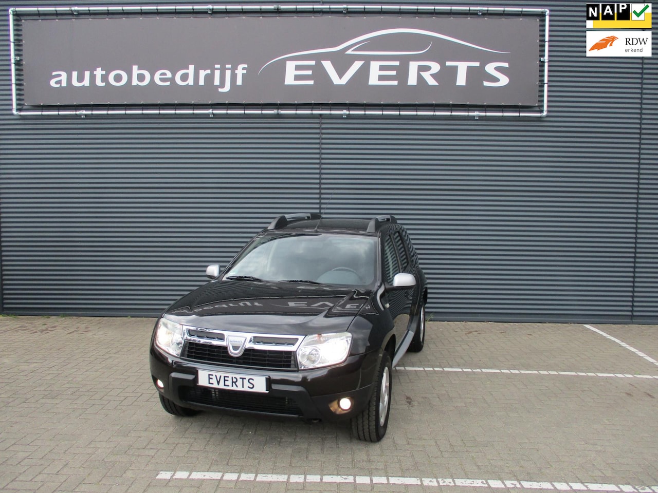 Dacia Duster - 1.6 Lauréate 2wd zeer complete en zeer nette auto goed onderhouden nu scherpe meeneem prij - AutoWereld.nl
