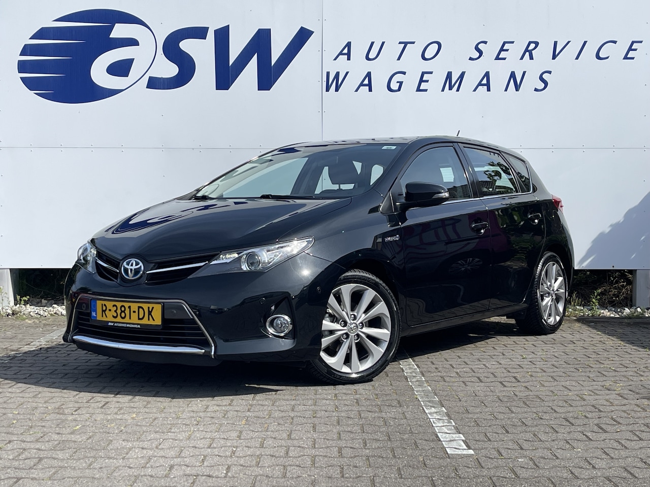 Toyota Auris - 1.8 Hybrid Executive | Navi | Clima | Cruise | PDC | Keyless | 17 inch - AutoWereld.nl