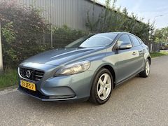 Volvo V40 - 1.6 T3 Kinetic / AIRCO / NAVI / CRUISE