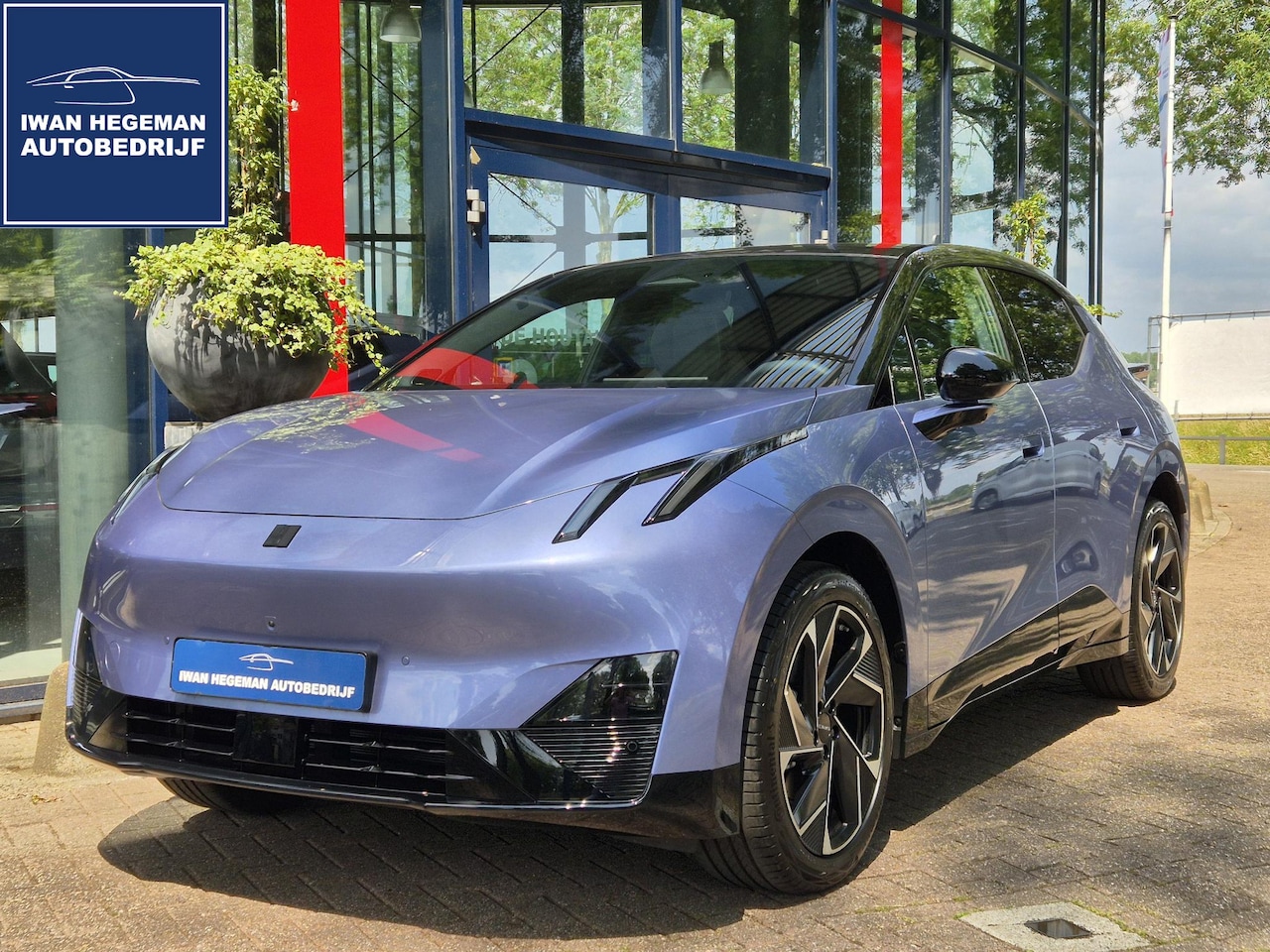 Lynk & Co 02 - More 66 kWh 272PK | Panodak | Navigatie | 360 Graden Camera| Harman Kardon - AutoWereld.nl