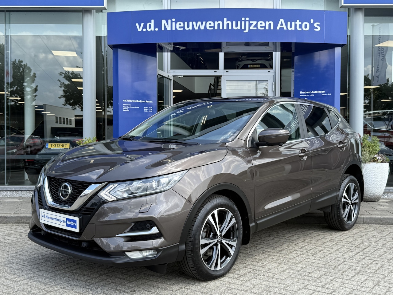 Nissan Qashqai - 1.3 DIG-T N-Connecta Automaat | Navi | Camera | Trekhaak | Info 0492588988 - AutoWereld.nl